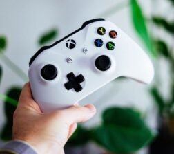 وحدة تحكم Xbox بحالة جيدة لاسلكية